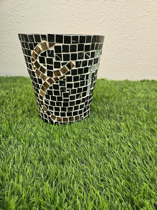 Mosaic pot with Arabic letter